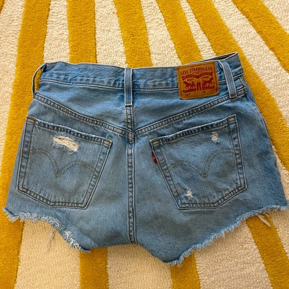 Levi’s 501 Original Fit High Rise Women’s Shorts - Picture 1 of 7